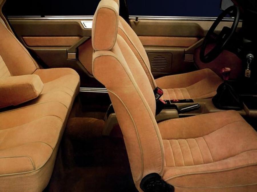 Интерьер Alfa Romeo Alfa 6 (119) 1979 года  (фото 17 из 25)